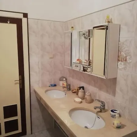 Julia For 6 W/ Private Swimming Pool *